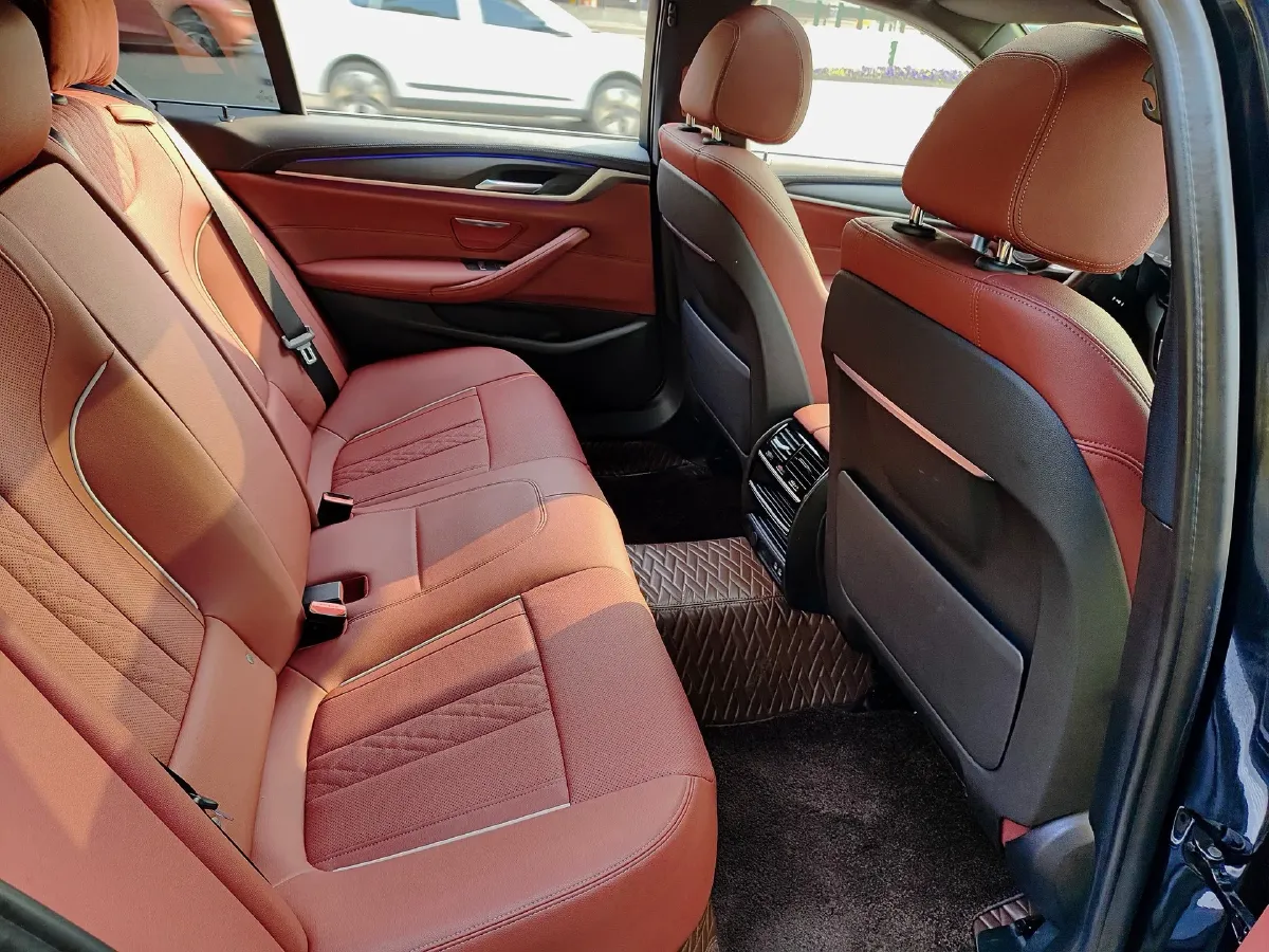 2023 BMW 5 Series 2.0T 245HP L4 8AT,autocango,china used car exporter,china ev exporter,chinese used car exporter,chinese used ev exporter