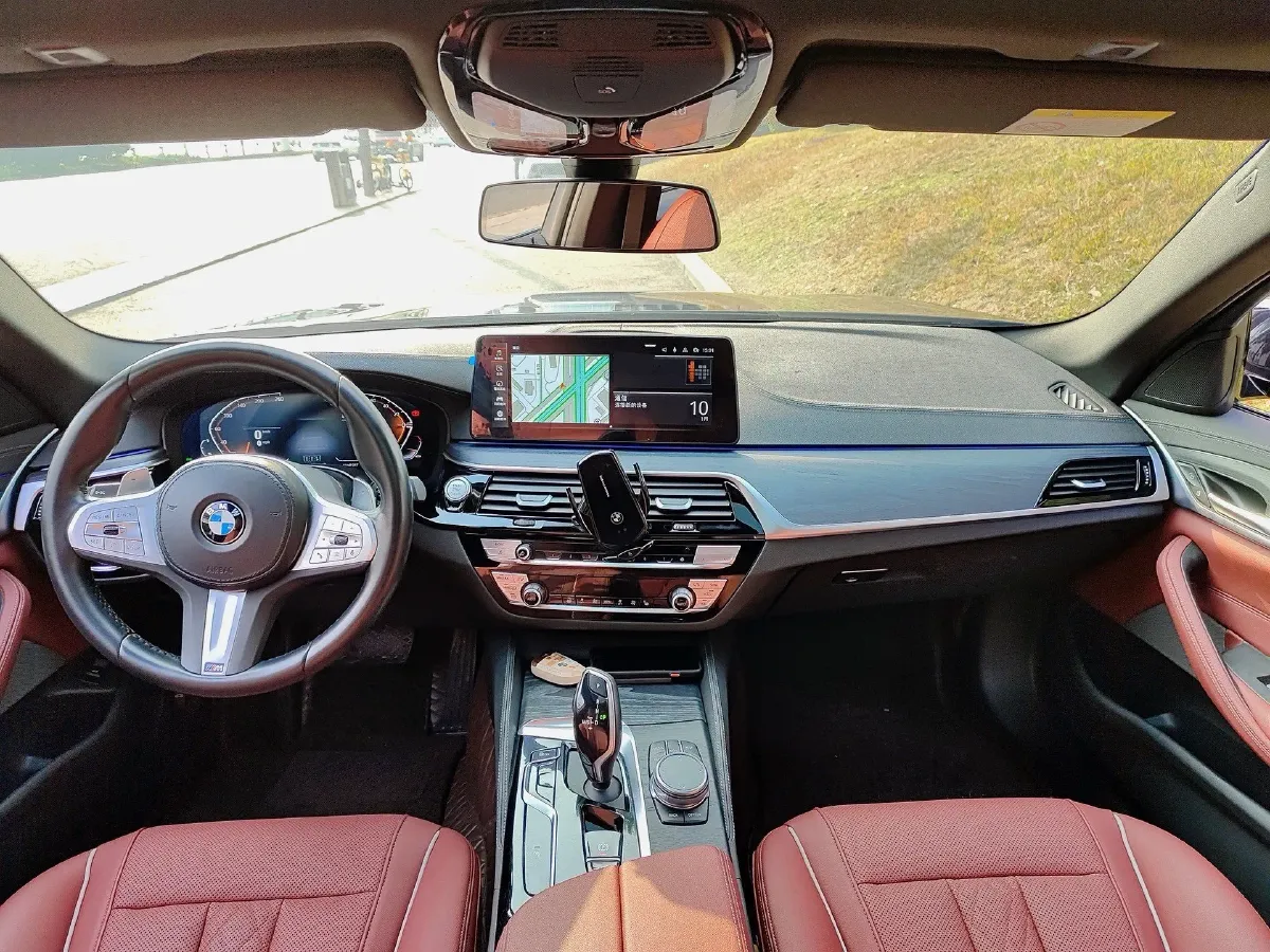 2023 BMW 5 Series 2.0T 245HP L4 8AT,autocango,china used car exporter,china ev exporter,chinese used car exporter,chinese used ev exporter