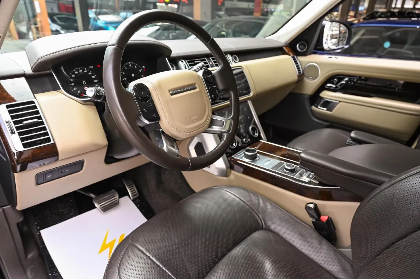 2020 Land Rover Range Rover 3.0T 400HP L6 8AT,autocango,china used car exporter,china ev exporter,chinese used car exporter,chinese used ev exporter