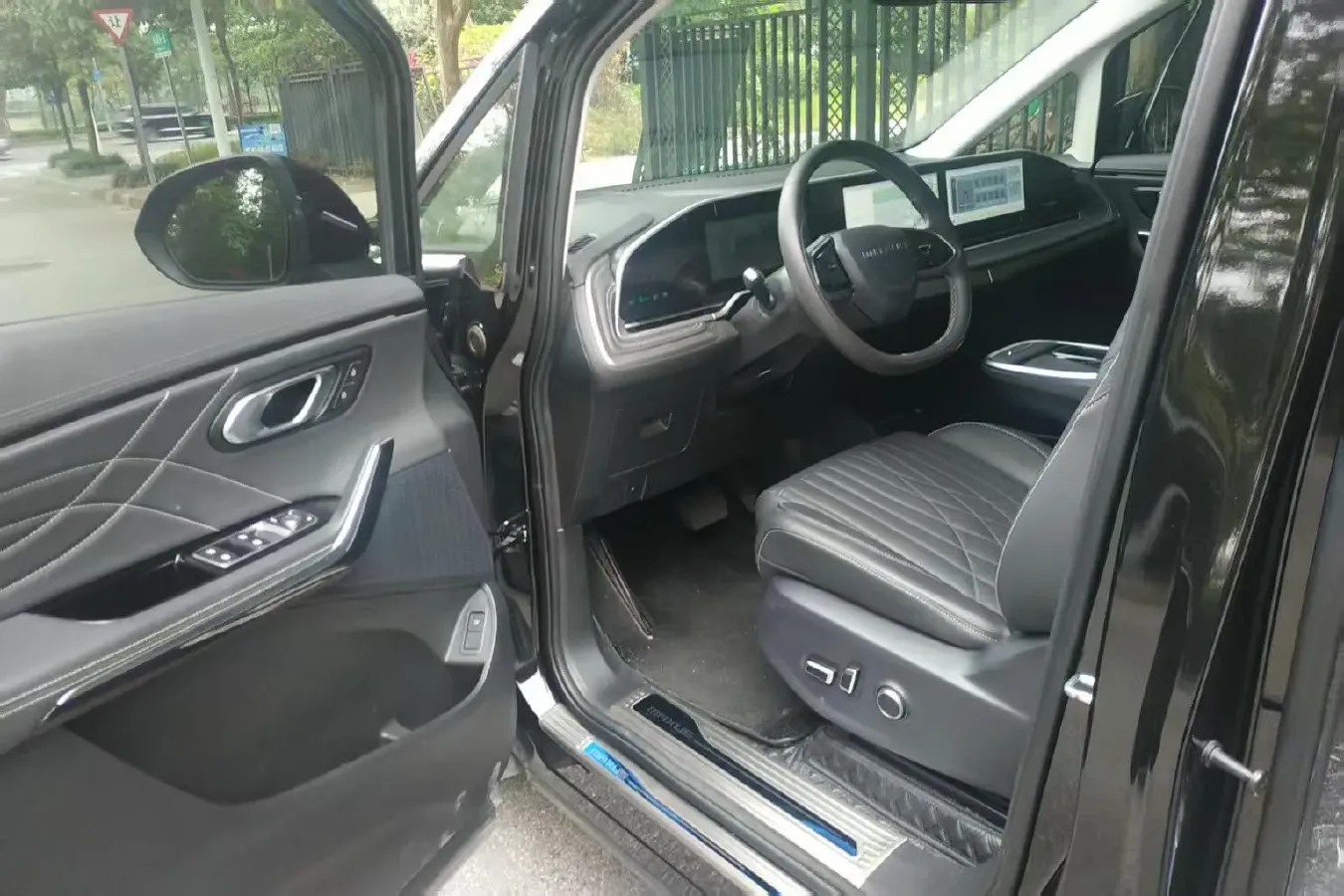 2022 MAXUS G90 2.0T 234HP L4 8AT,autocango,china used car exporter,china ev exporter,chinese used car exporter,chinese used ev exporter