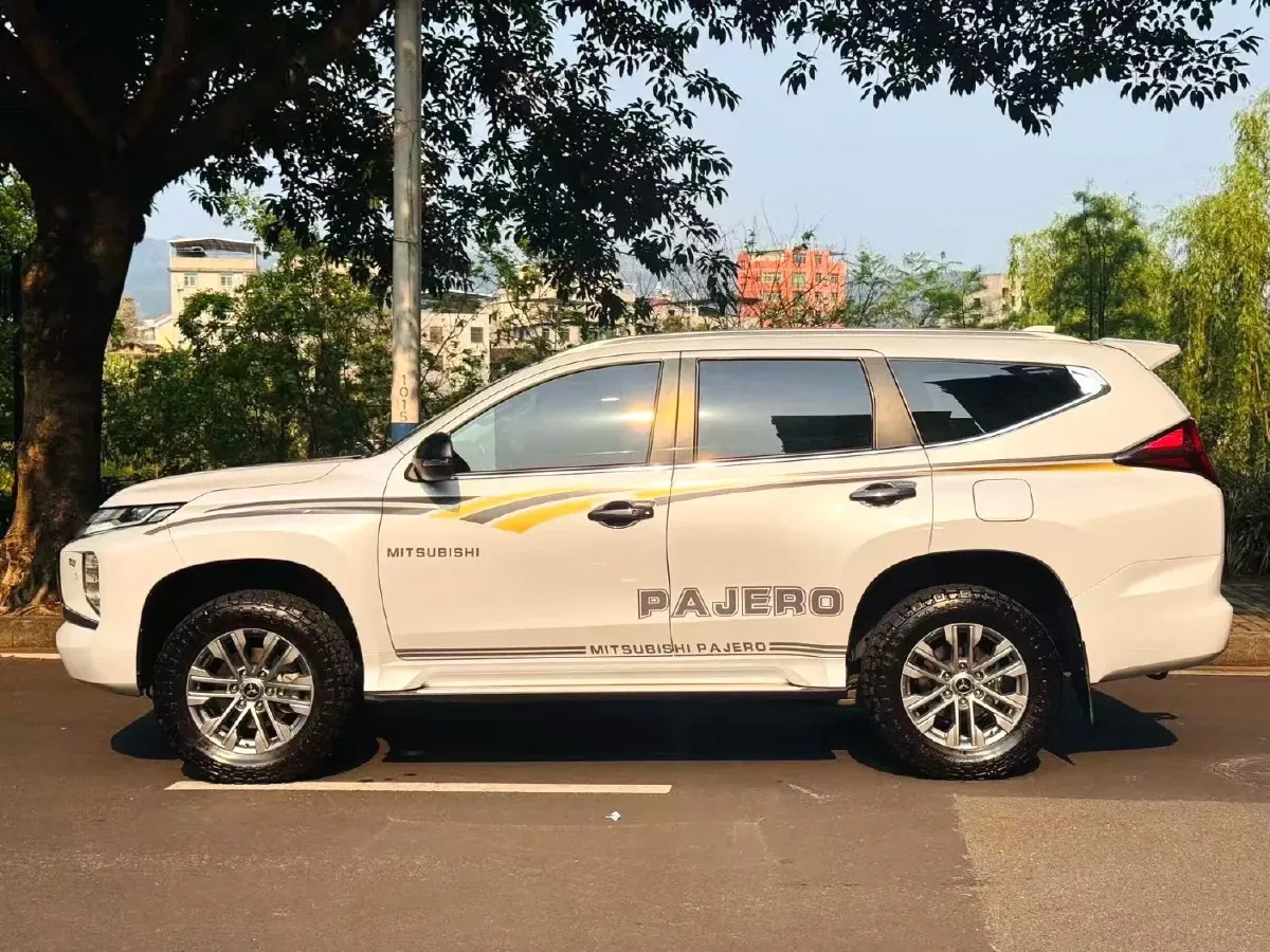 2020 Mitsubishi Pajero 3.0L 209HP V6 8AT,autocango,china used car exporter,china ev exporter,chinese used car exporter,chinese used ev exporter
