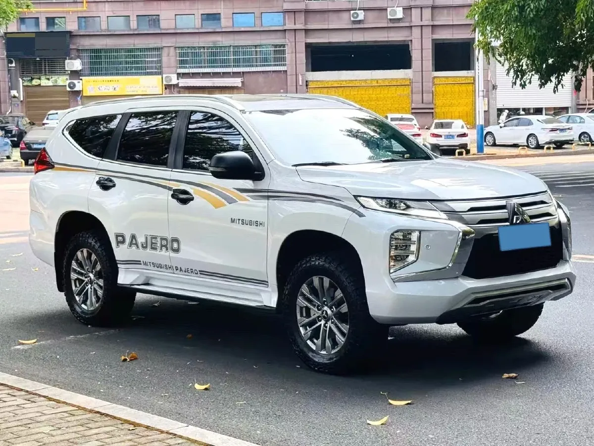 2020 Mitsubishi Pajero 3.0L 209HP V6 8AT,autocango,china used car exporter,china ev exporter,chinese used car exporter,chinese used ev exporter