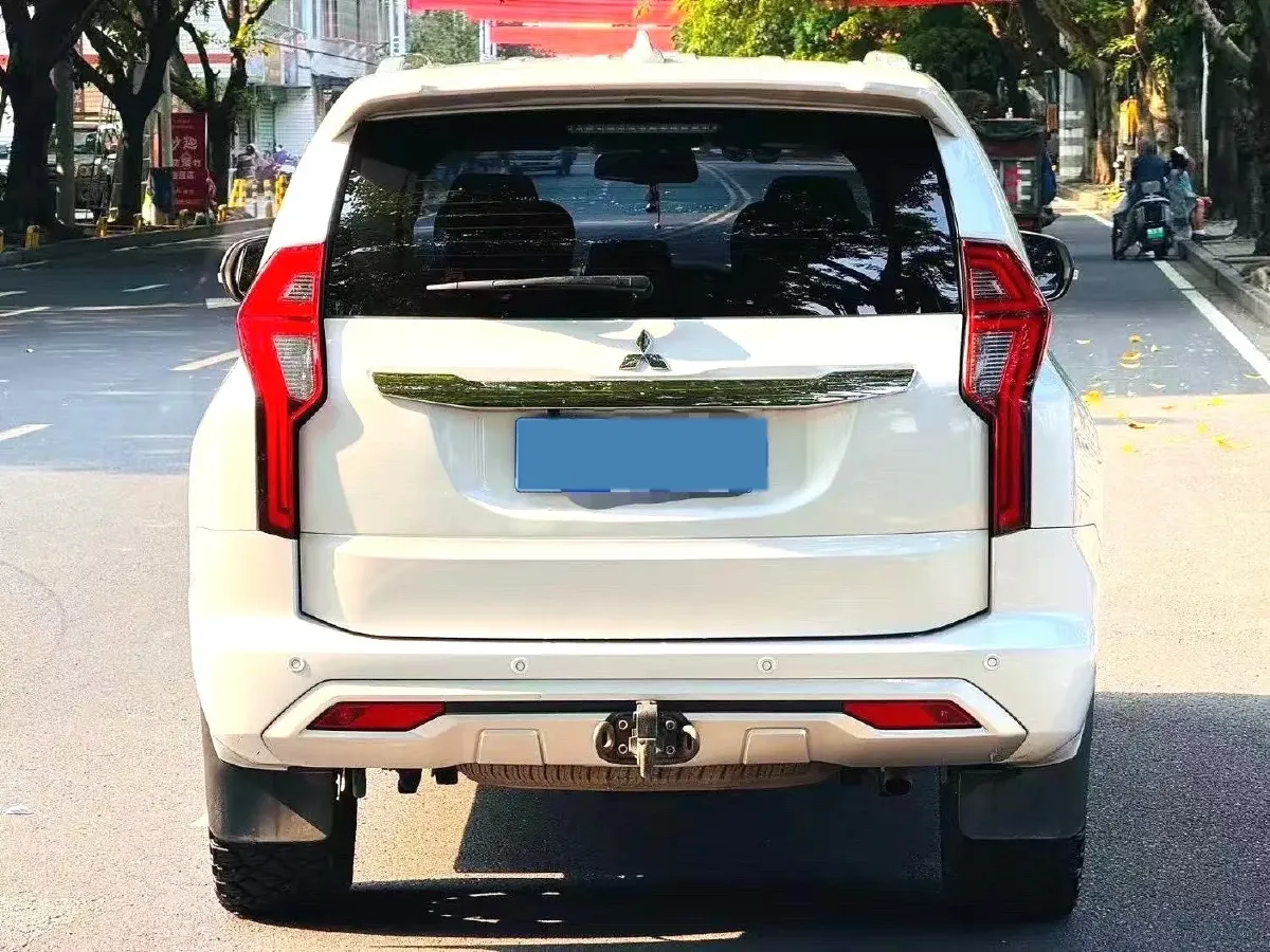 2020 Mitsubishi Pajero 3.0L 209HP V6 8AT,autocango,china used car exporter,china ev exporter,chinese used car exporter,chinese used ev exporter