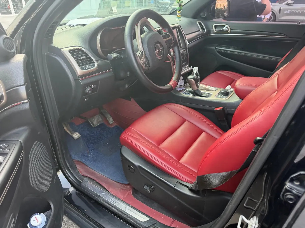 2017 Jeep Grand Cherokee 3.0L 234HP V6 8AT,autocango,china used car exporter,china ev exporter,chinese used car exporter,chinese used ev exporter