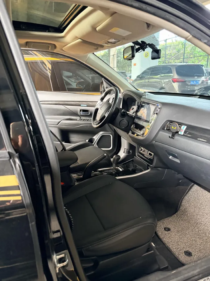 2018 Mitsubishi Outlander 2.0L 166HP L4 CVT,autocango,china used car exporter,china ev exporter,chinese used car exporter,chinese used ev exporter