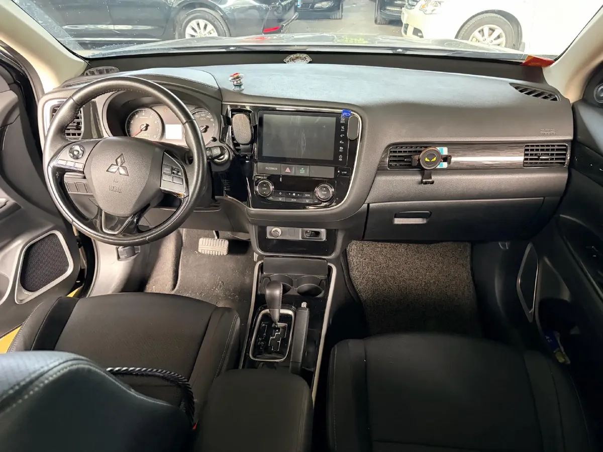 2018 Mitsubishi Outlander 2.0L 166HP L4 CVT,autocango,china used car exporter,china ev exporter,chinese used car exporter,chinese used ev exporter