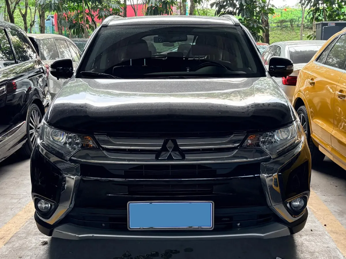 2018 Mitsubishi Outlander 2.0L 166HP L4 CVT,autocango,china used car exporter,china ev exporter,chinese used car exporter,chinese used ev exporter