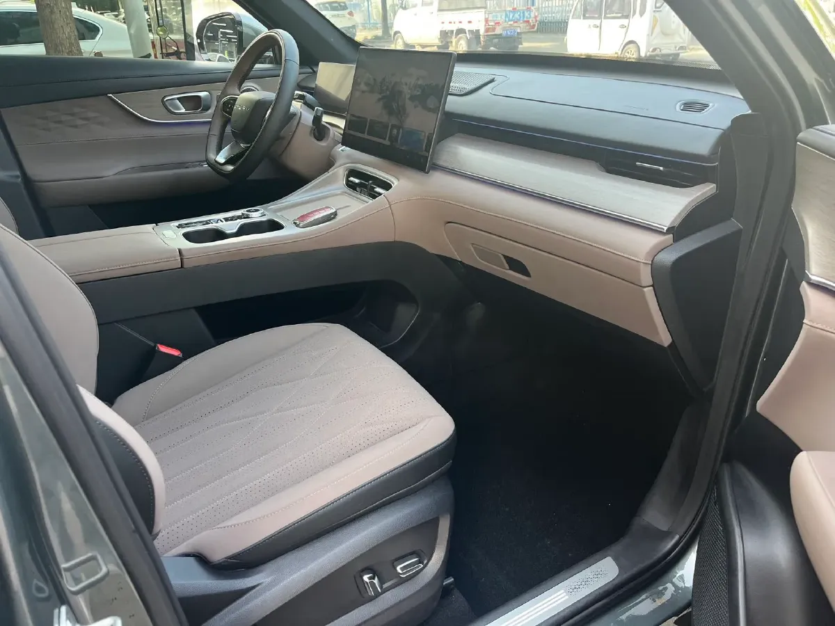 2025 Chery Tiggo 8 Plus 1.6T 197HP L4 7DCT,autocango,china used car exporter,china ev exporter,chinese used car exporter,chinese used ev exporter