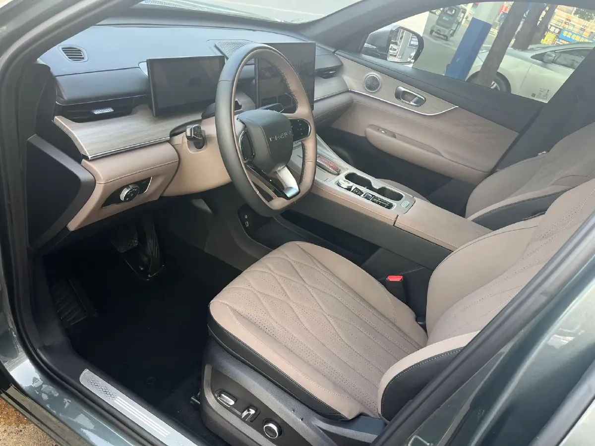 2025 Chery Tiggo 8 Plus 1.6T 197HP L4 7DCT,autocango,china used car exporter,china ev exporter,chinese used car exporter,chinese used ev exporter