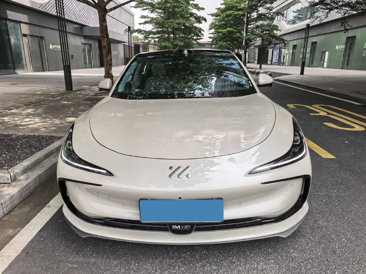 2024 IM L6 BEV 75KWH,autocango,china used car exporter,china ev exporter,chinese used car exporter,chinese used ev exporter