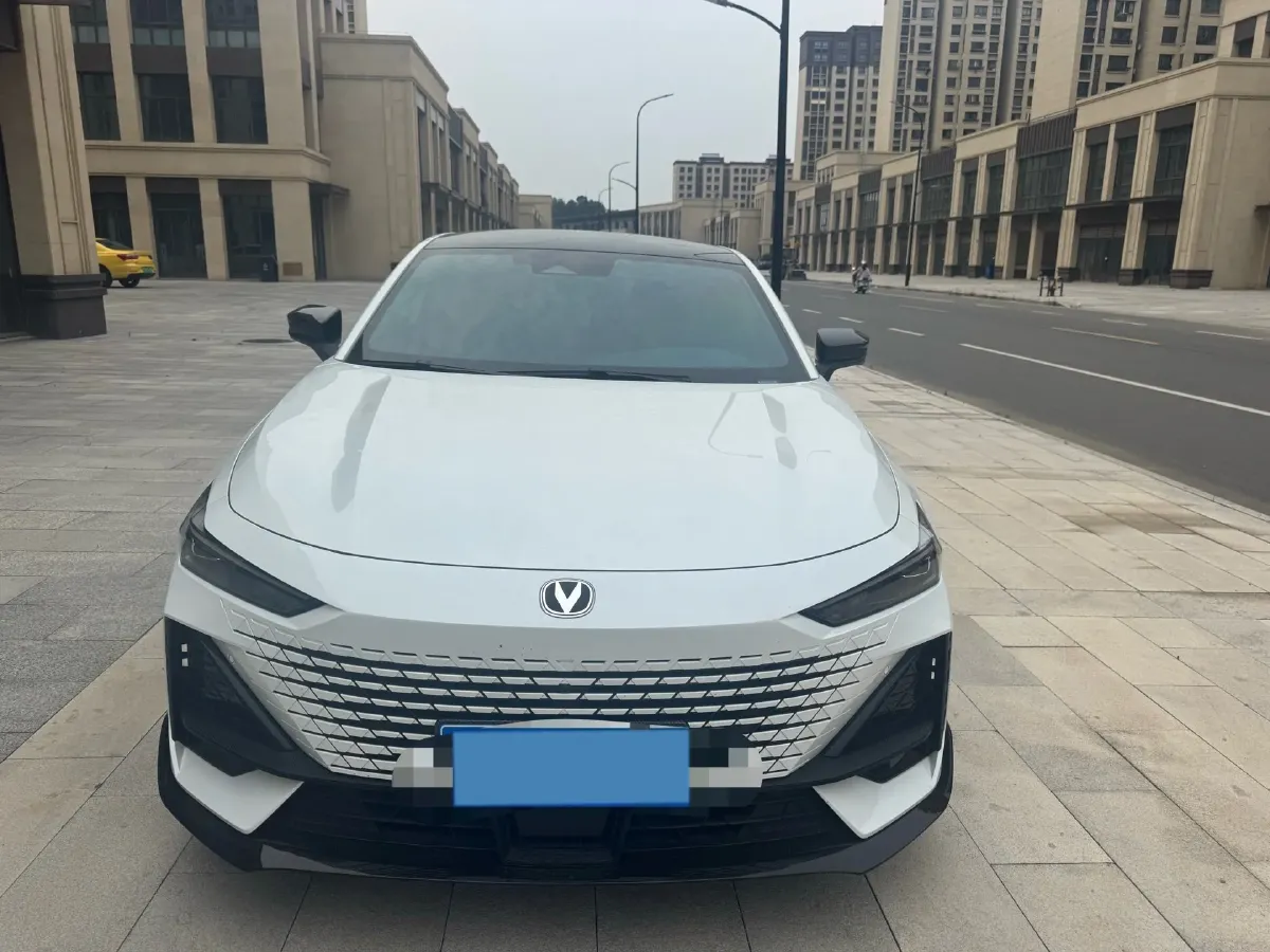 2023 ChangAn UNI-V 1.5T 188HP L4 7DCT,autocango,china used car exporter,china ev exporter,chinese used car exporter,chinese used ev exporter