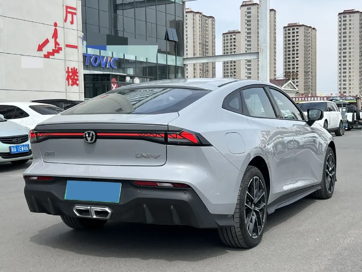 2024 ChangAn UNI-V iDD 1.5L 110HP L4 E-CVT PHEV 18.99KWH,autocango,china used car exporter,china ev exporter,chinese used car exporter,chinese used ev exporter