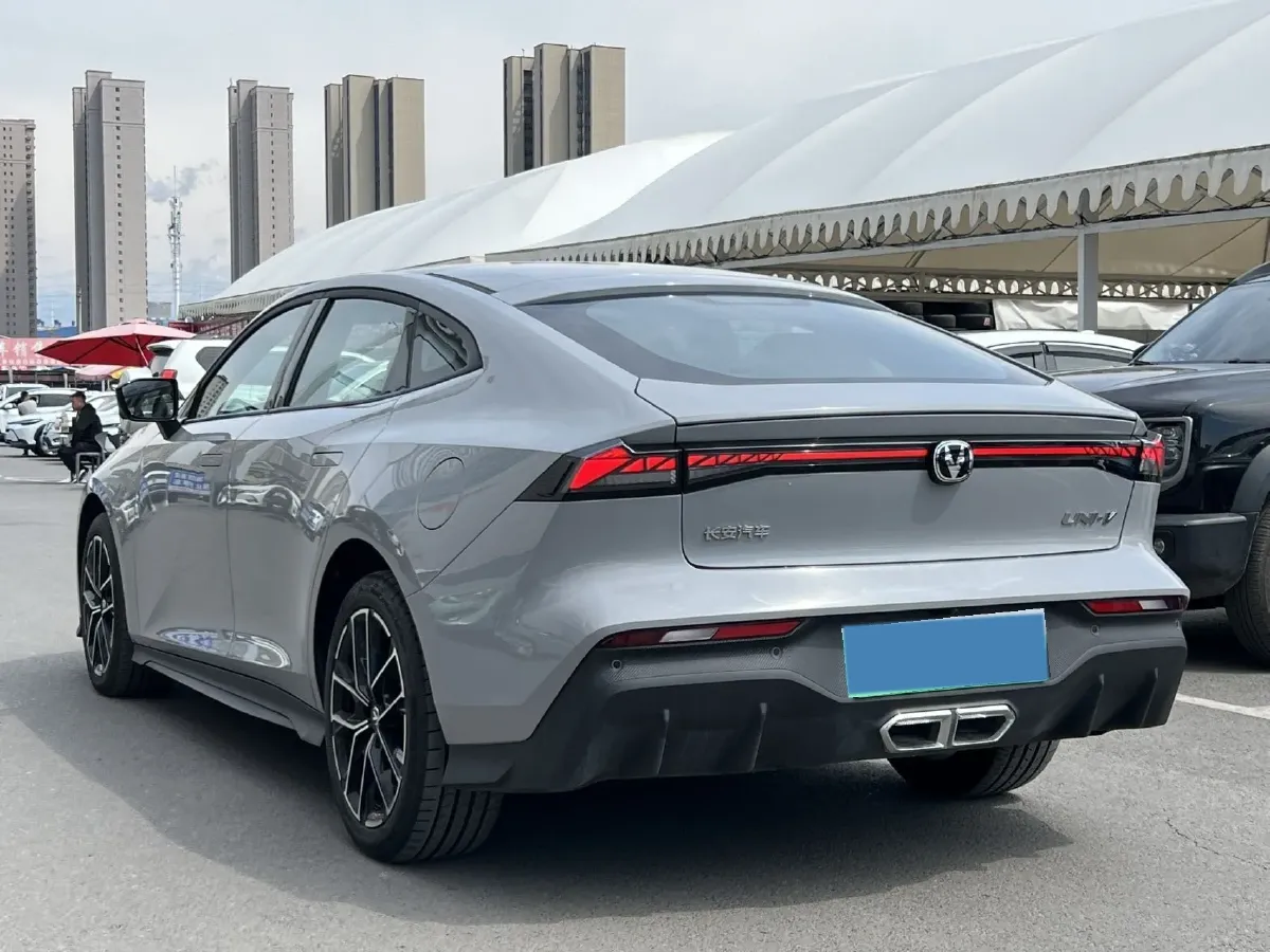 2024 ChangAn UNI-V iDD 1.5L 110HP L4 E-CVT PHEV 18.99KWH,autocango,china used car exporter,china ev exporter,chinese used car exporter,chinese used ev exporter