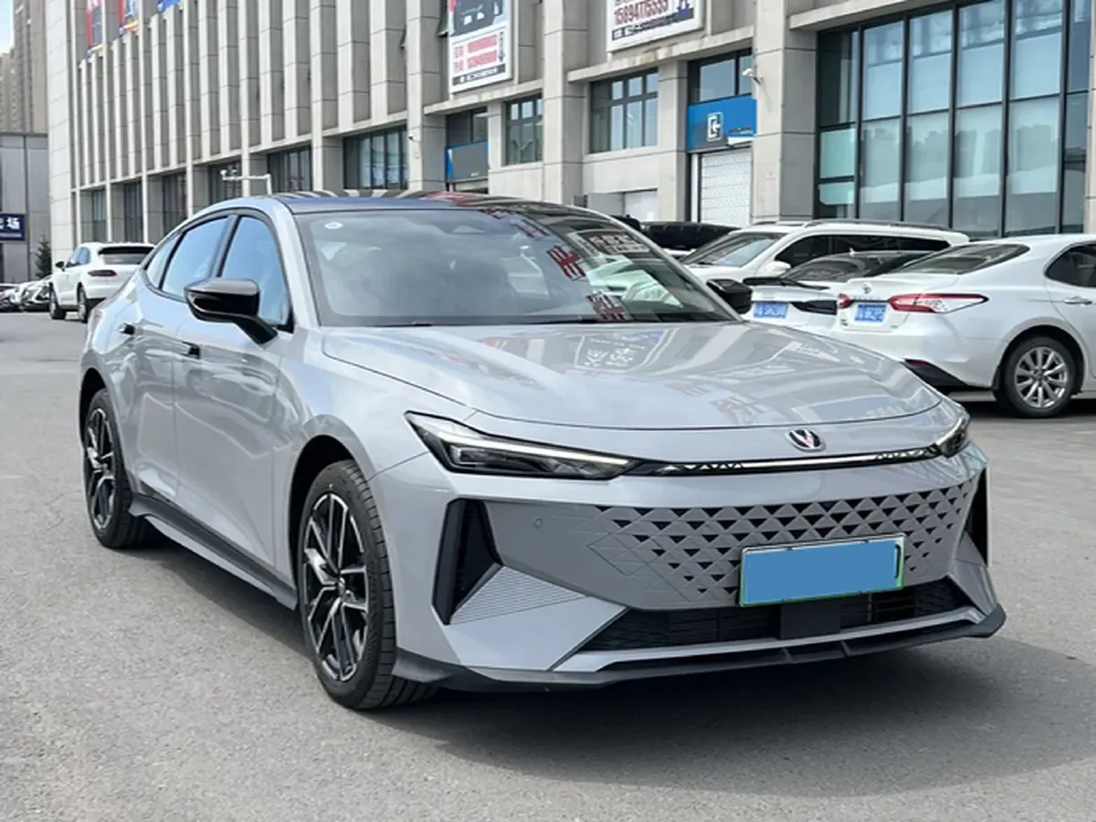 2024 ChangAn UNI-V iDD 1.5L 110HP L4 E-CVT PHEV 18.99KWH,autocango,china used car exporter,china ev exporter,chinese used car exporter,chinese used ev exporter