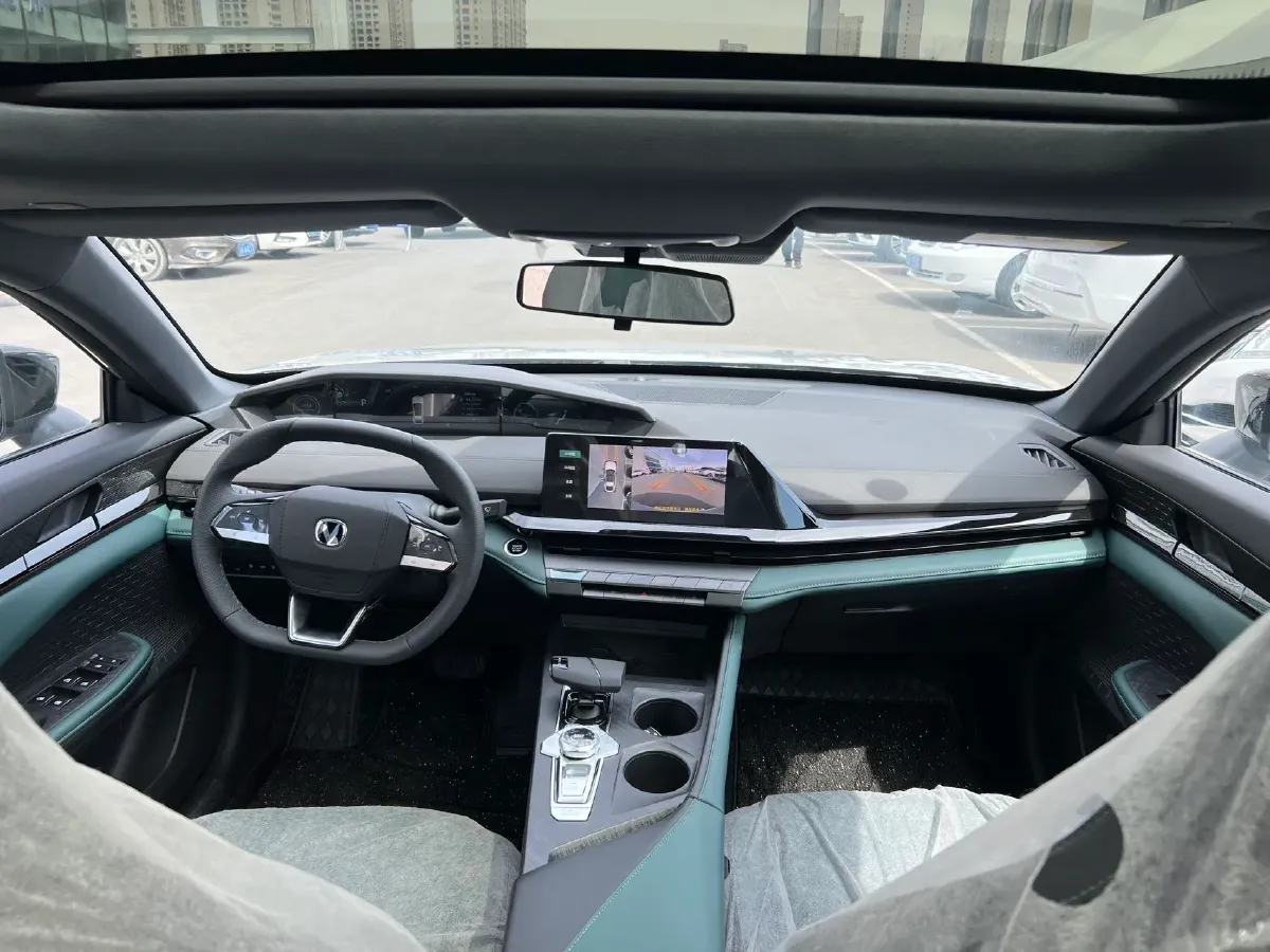 2024 ChangAn UNI-V iDD 1.5L 110HP L4 E-CVT PHEV 18.99KWH,autocango,china used car exporter,china ev exporter,chinese used car exporter,chinese used ev exporter