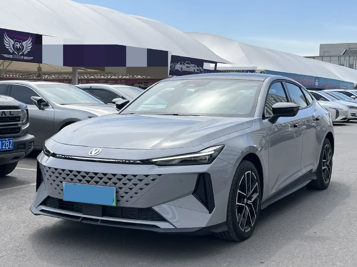2024 ChangAn UNI-V iDD 1.5L 110HP L4 E-CVT PHEV 18.99KWH,autocango,china used car exporter,china ev exporter,chinese used car exporter,chinese used ev exporter
