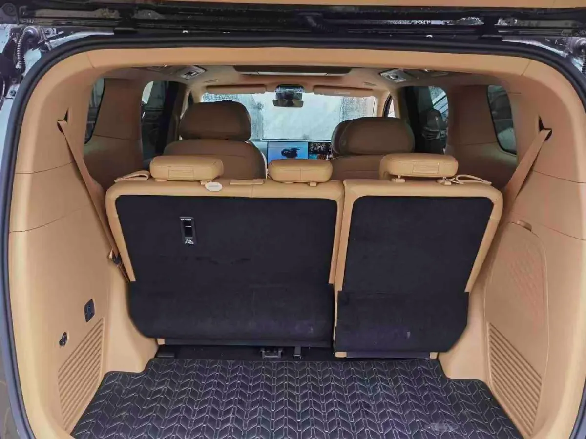 2025 Voyah Dream 1.5T 150HP L4 PHEV 41.7KWH,autocango,china used car exporter,china ev exporter,chinese used car exporter,chinese used ev exporter