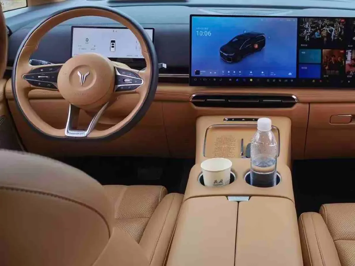 2025 Voyah Dream 1.5T 150HP L4 PHEV 41.7KWH,autocango,china used car exporter,china ev exporter,chinese used car exporter,chinese used ev exporter