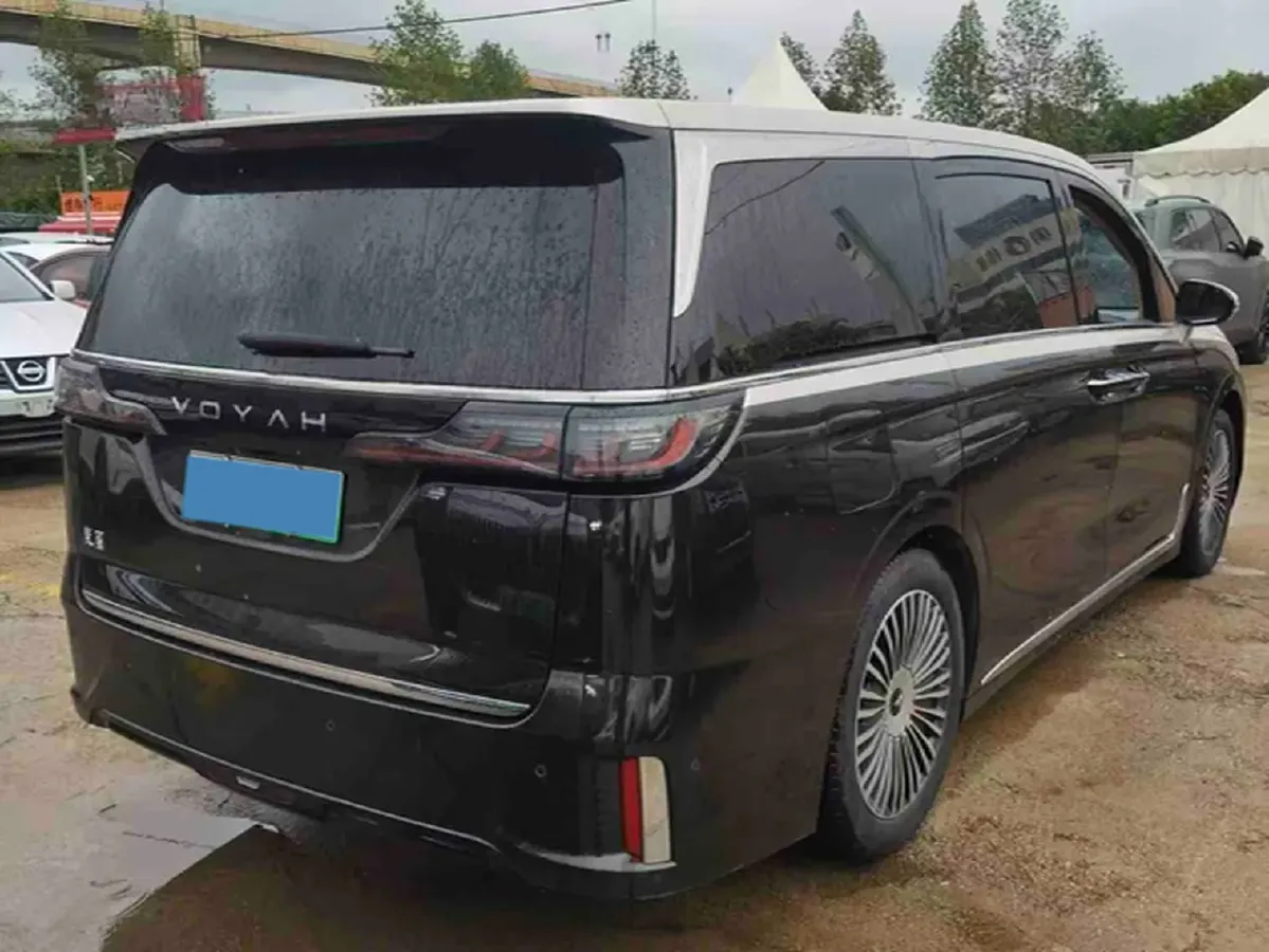2025 Voyah Dream 1.5T 150HP L4 PHEV 41.7KWH,autocango,china used car exporter,china ev exporter,chinese used car exporter,chinese used ev exporter
