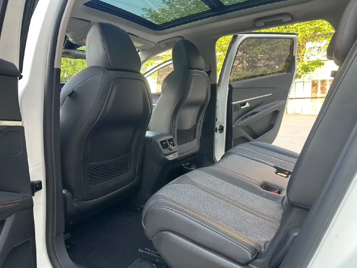 2019 Peugeot 5008 1.6T 167HP L4 6AT,autocango,china used car exporter,china ev exporter,chinese used car exporter,chinese used ev exporter