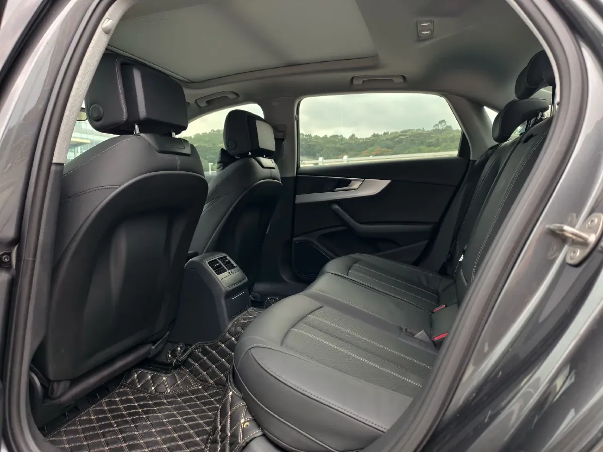 2020 Audi A4L 2.0T 190HP L4 7DCT,autocango,china used car exporter,china ev exporter,chinese used car exporter,chinese used ev exporter