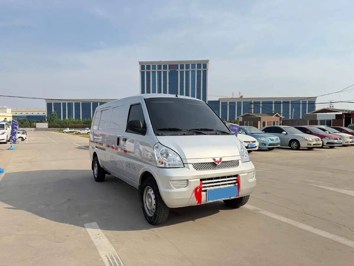 2021 SWM X2 1.5L 112HP L4 5MT,autocango,china used car exporter,china ev exporter,chinese used car exporter,chinese used ev exporter