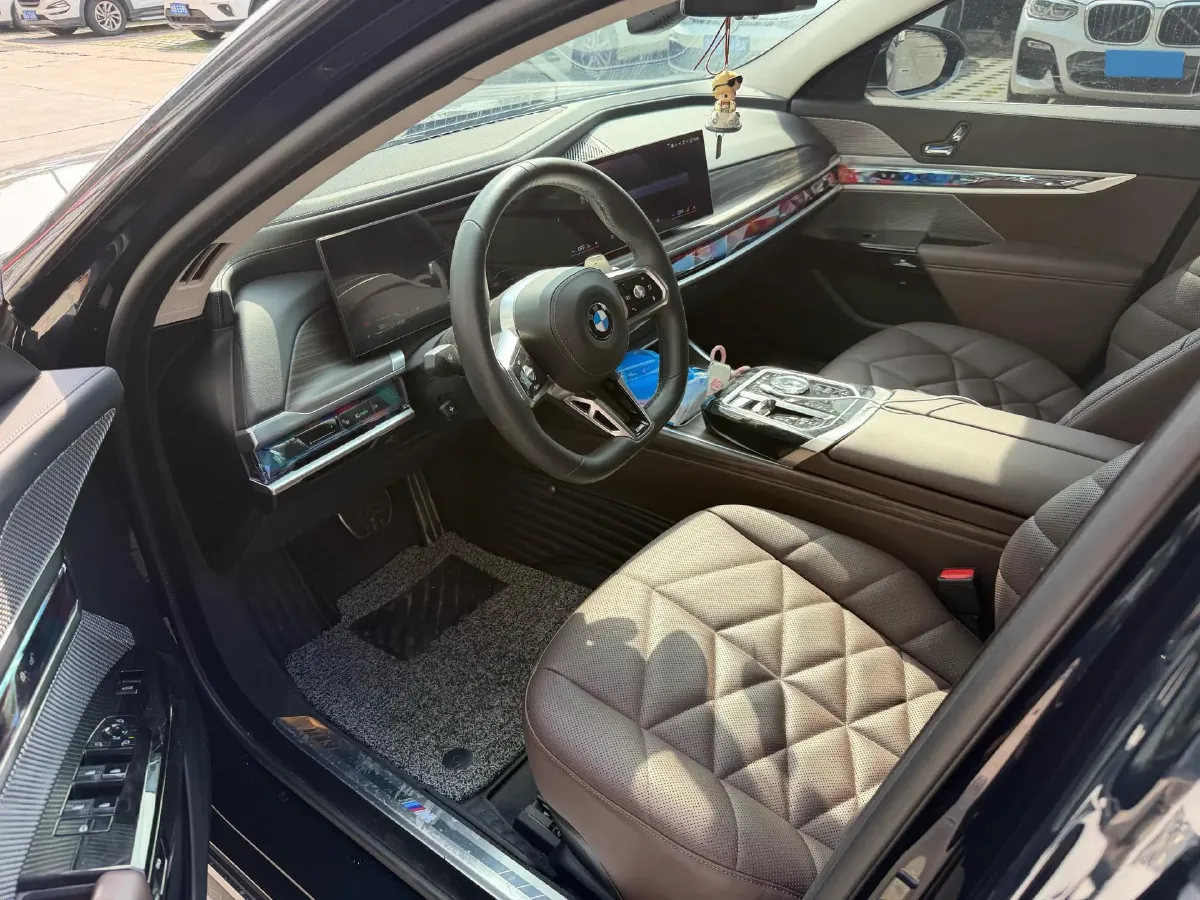 2023 BMW 7 Series 3.0T 272HP L6 8AT,autocango,china used car exporter,china ev exporter,chinese used car exporter,chinese used ev exporter