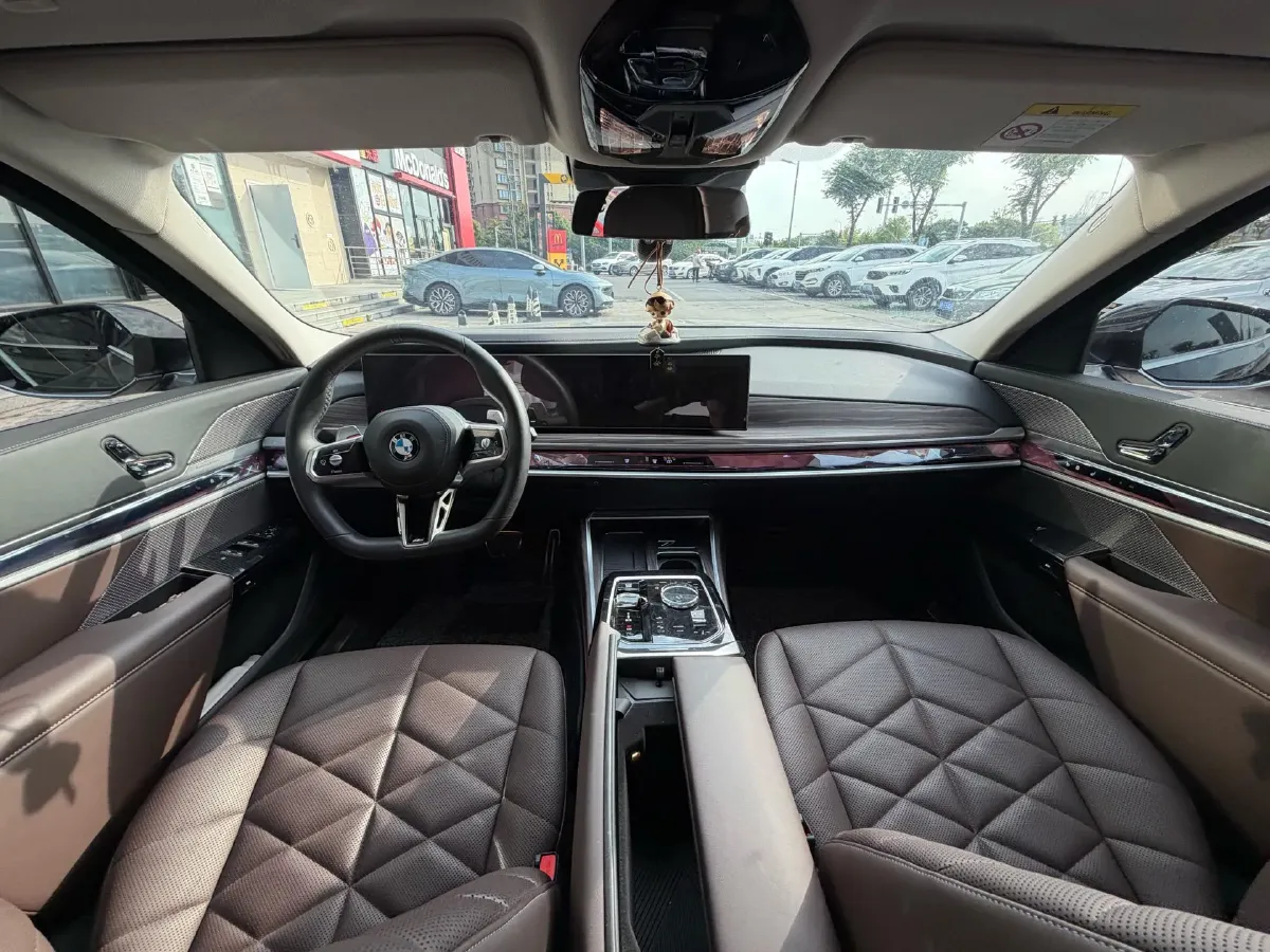 2023 BMW 7 Series 3.0T 272HP L6 8AT,autocango,china used car exporter,china ev exporter,chinese used car exporter,chinese used ev exporter