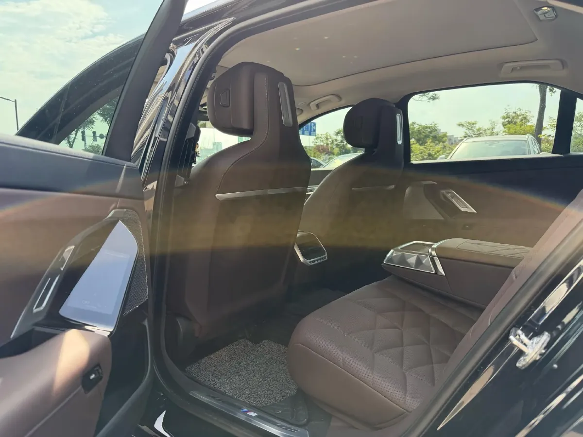 2023 BMW 7 Series 3.0T 272HP L6 8AT,autocango,china used car exporter,china ev exporter,chinese used car exporter,chinese used ev exporter