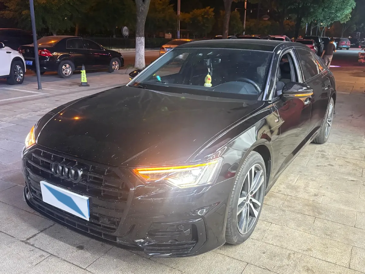 2023 Audi A6L 2.0T 190HP L4 7DCT,autocango,china used car exporter,china ev exporter,chinese used car exporter,chinese used ev exporter