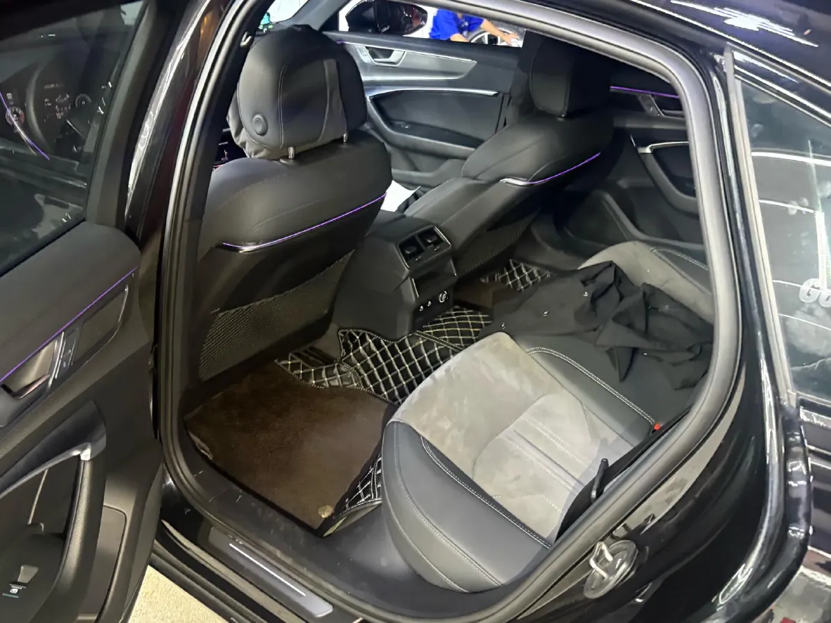 2023 Audi A6L 2.0T 190HP L4 7DCT,autocango,china used car exporter,china ev exporter,chinese used car exporter,chinese used ev exporter