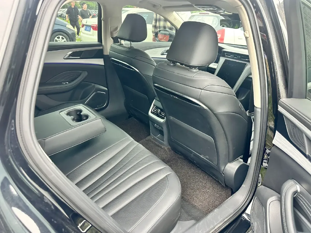 2025 HongQi H5 1.5T 169HP L4 1DHT Hybrid,autocango,china used car exporter,china ev exporter,chinese used car exporter,chinese used ev exporter