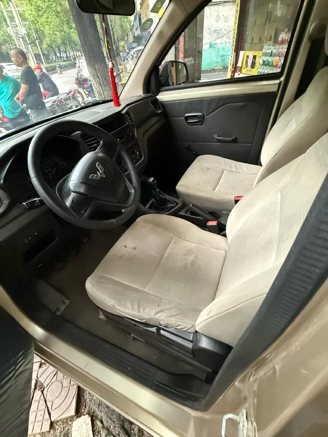 2019 WuLing HongGuang V 1.5L 99HP L4 6MT,autocango,china used car exporter,china ev exporter,chinese used car exporter,chinese used ev exporter