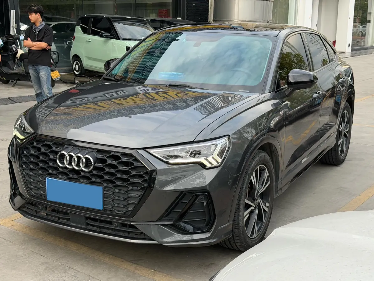 2021 Audi Q3 2.0T 186HP L4 7DCT,autocango,china used car exporter,china ev exporter,chinese used car exporter,chinese used ev exporter