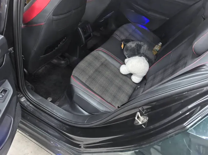2021 Volkswagen GolfGTI 2.0T 220HP L4 7DCT,autocango,china used car exporter,china ev exporter,chinese used car exporter,chinese used ev exporter