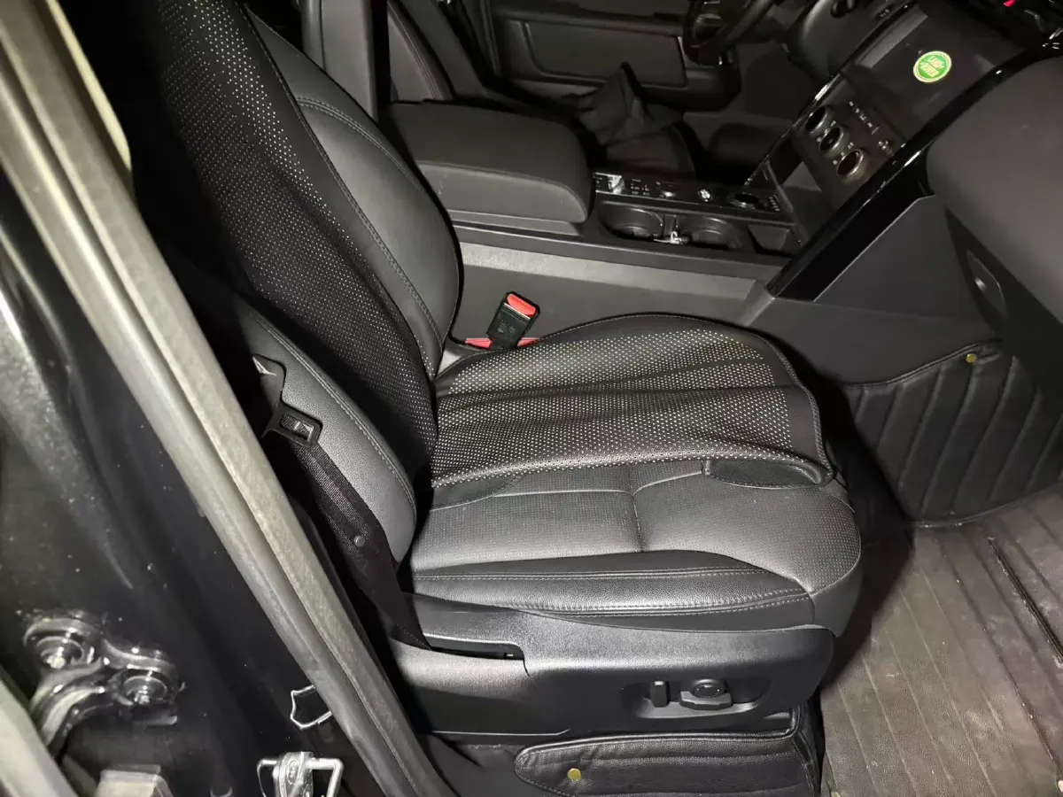 2018 Land Rover Discovery 3.0T 340HP V6 8AT,autocango,china used car exporter,china ev exporter,chinese used car exporter,chinese used ev exporter