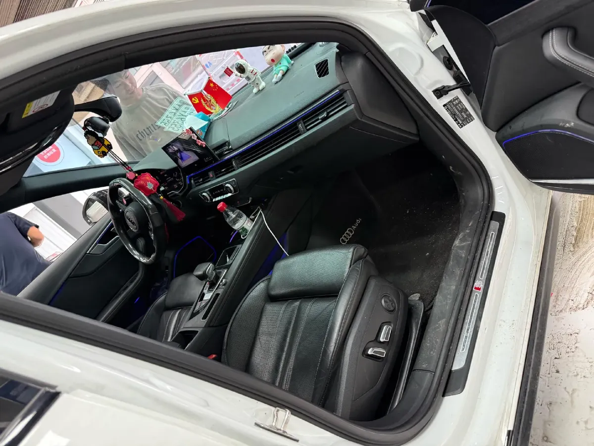2024 Audi A4L 2.0T 190HP L4 7DCT,autocango,china used car exporter,china ev exporter,chinese used car exporter,chinese used ev exporter