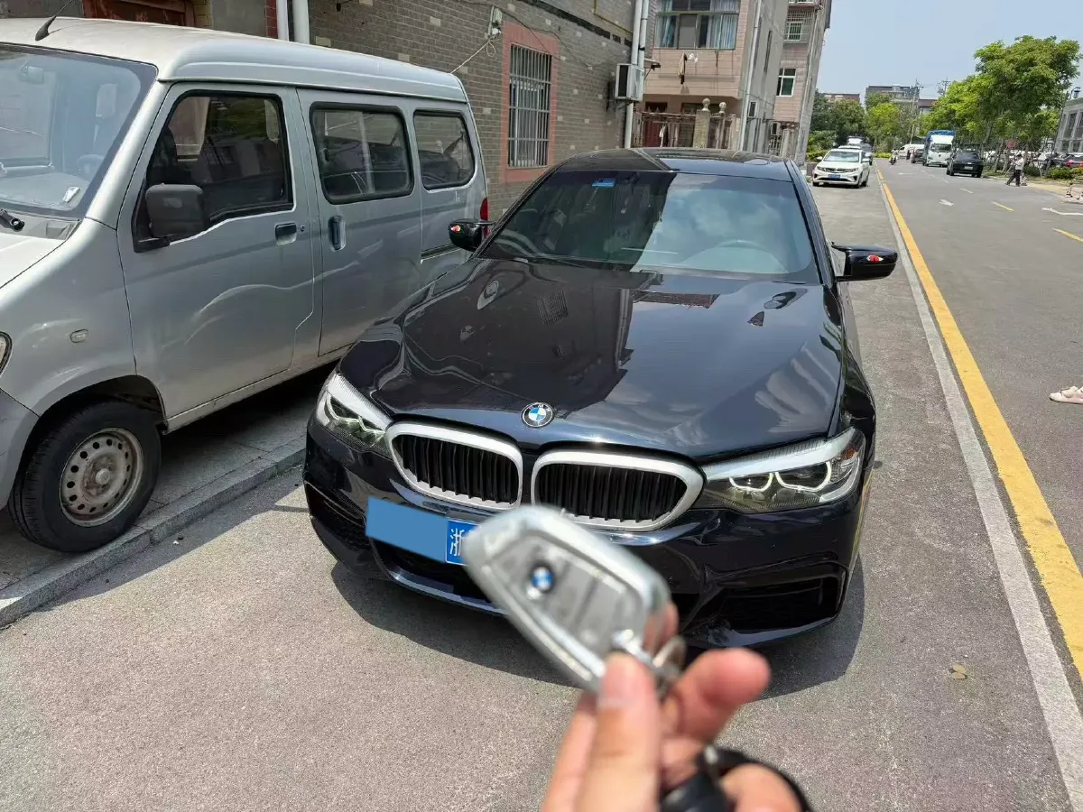 2020 BMW 5 Series 2.0T 184HP L4 8AT,autocango,china used car exporter,china ev exporter,chinese used car exporter,chinese used ev exporter