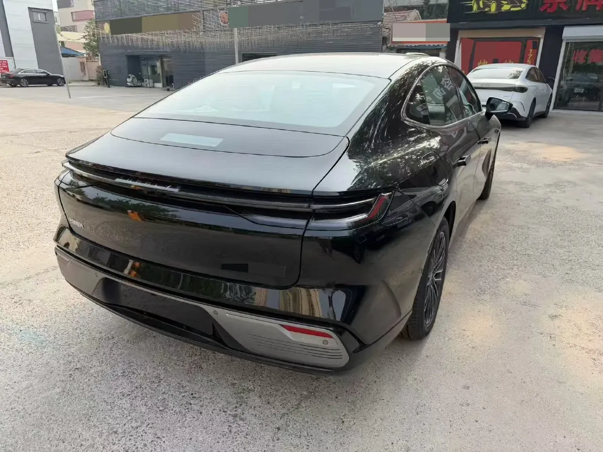2026 LanDian E5 PLUS 1.5L 95HP L4 E-CVT PHEV,autocango,china used car exporter,china ev exporter,chinese used car exporter,chinese used ev exporter