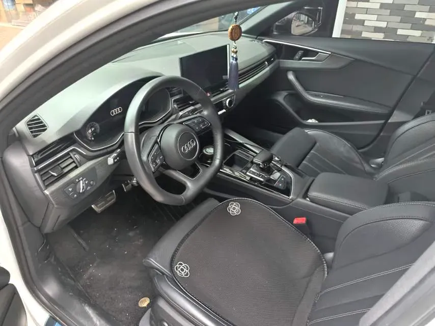 2023 Audi A4L 2.0T 190HP L4 7DCT,autocango,china used car exporter,china ev exporter,chinese used car exporter,chinese used ev exporter