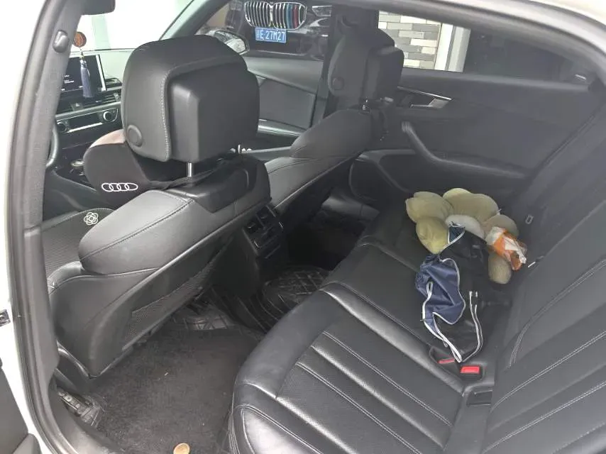 2023 Audi A4L 2.0T 190HP L4 7DCT,autocango,china used car exporter,china ev exporter,chinese used car exporter,chinese used ev exporter