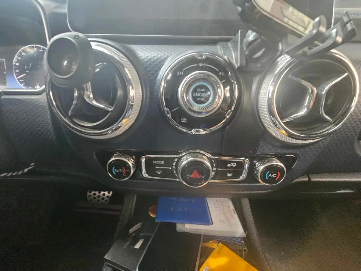 2021 Beijing BJ40 2.0T 163HP L4 8AT,autocango,china used car exporter,china ev exporter,chinese used car exporter,chinese used ev exporter