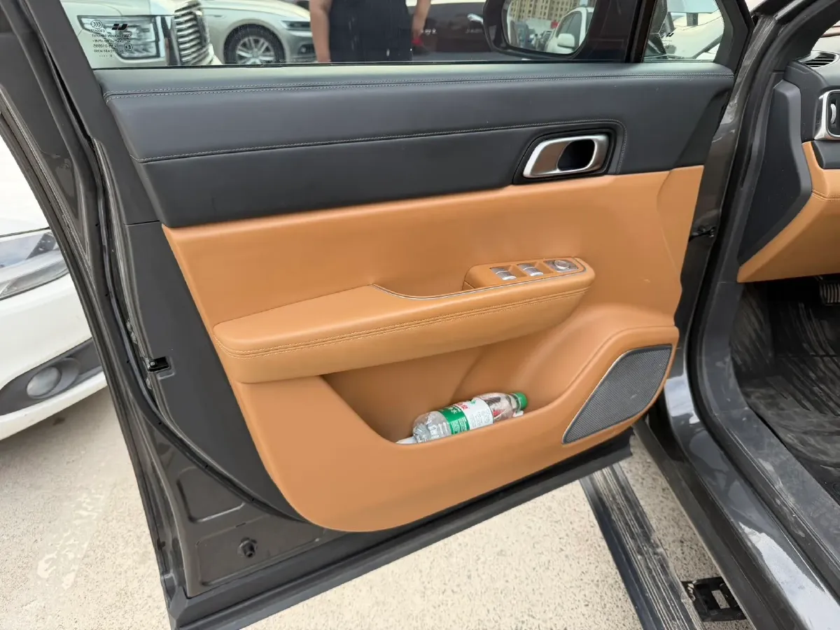 2020 Li ONE Range Extended 131HP REEV 40.5KWH,autocango,china used car exporter,china ev exporter,chinese used car exporter,chinese used ev exporter
