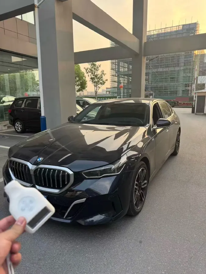 2025 BMW 5 Series 2.0T 258HP L4 8AT,autocango,china used car exporter,china ev exporter,chinese used car exporter,chinese used ev exporter