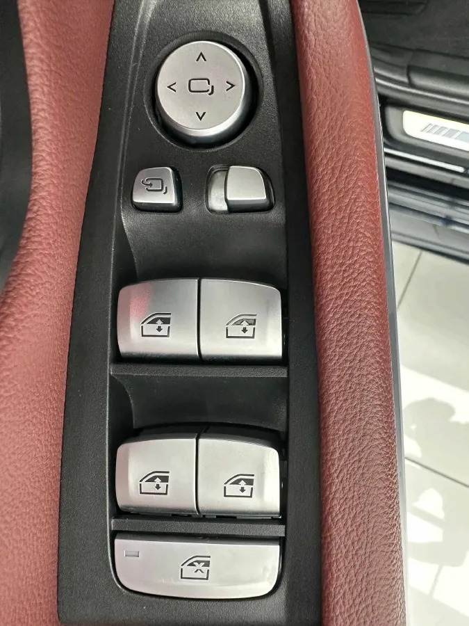 2023 BMW 3 Series 2.0T 156HP L4 8AT,autocango,china used car exporter,china ev exporter,chinese used car exporter,chinese used ev exporter