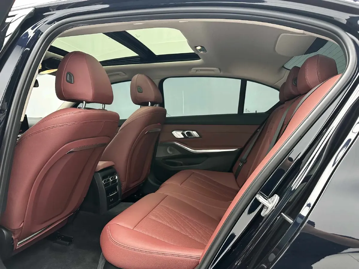 2023 BMW 3 Series 2.0T 156HP L4 8AT,autocango,china used car exporter,china ev exporter,chinese used car exporter,chinese used ev exporter