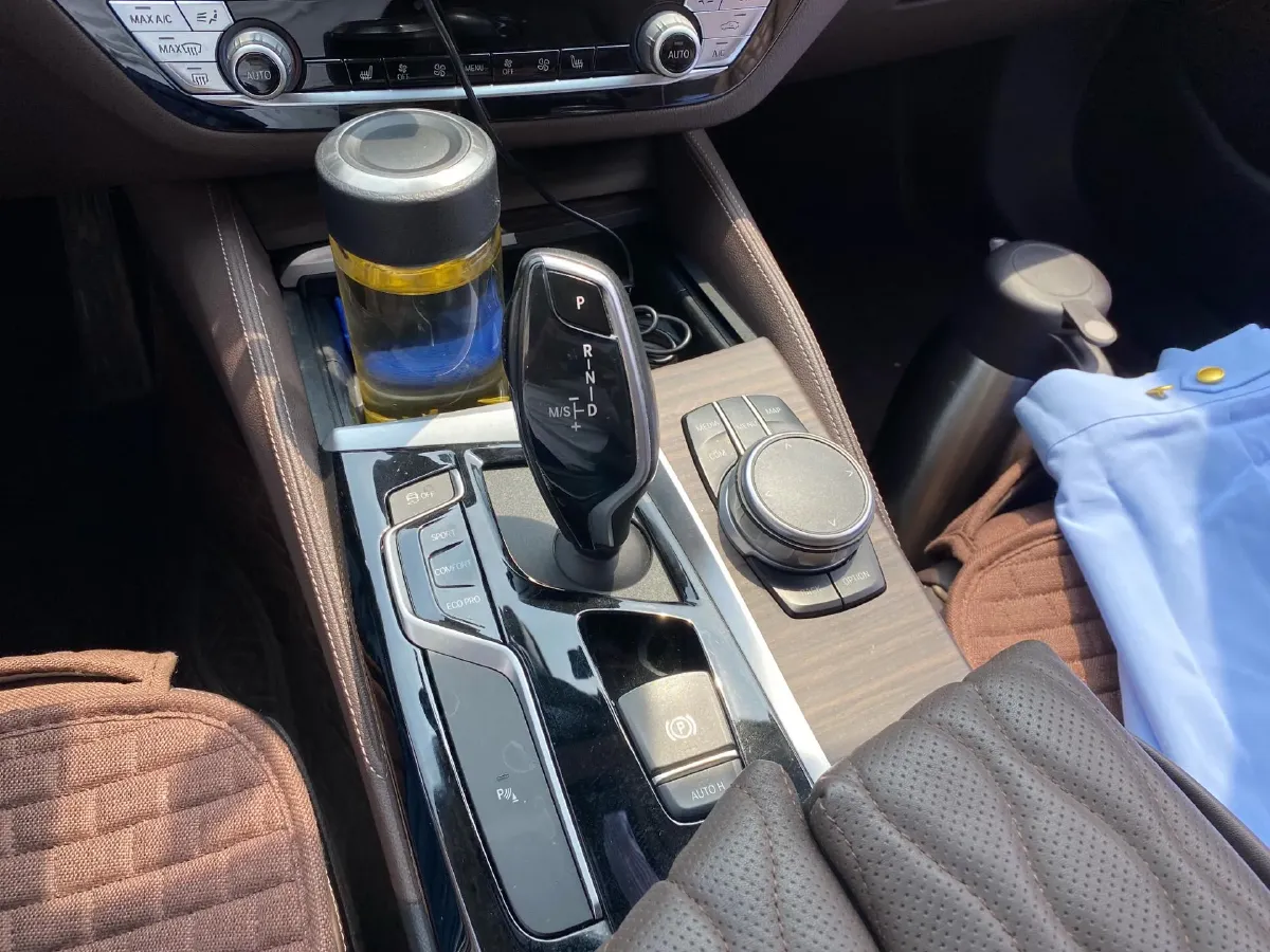 2020 BMW 5 Series 2.0T 252HP L4 8AT,autocango,china used car exporter,china ev exporter,chinese used car exporter,chinese used ev exporter