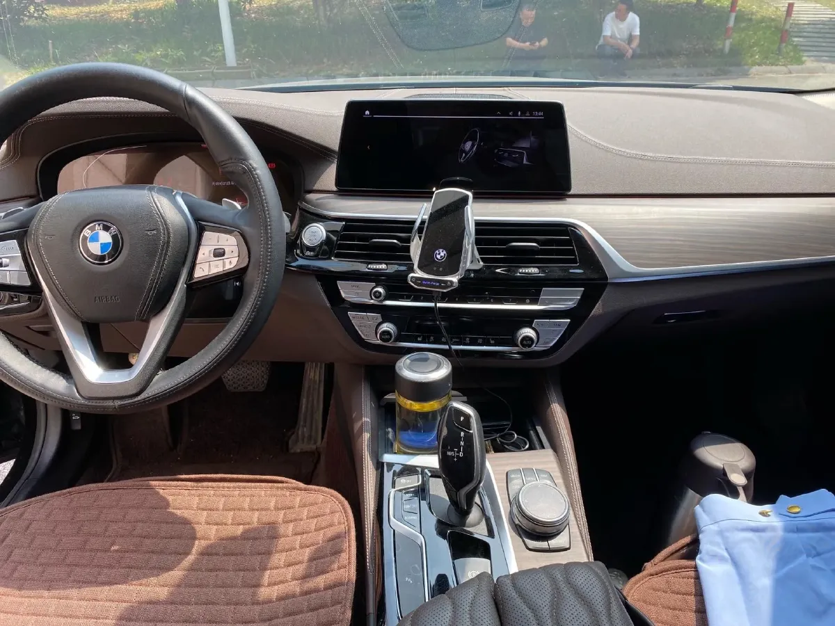 2020 BMW 5 Series 2.0T 252HP L4 8AT,autocango,china used car exporter,china ev exporter,chinese used car exporter,chinese used ev exporter