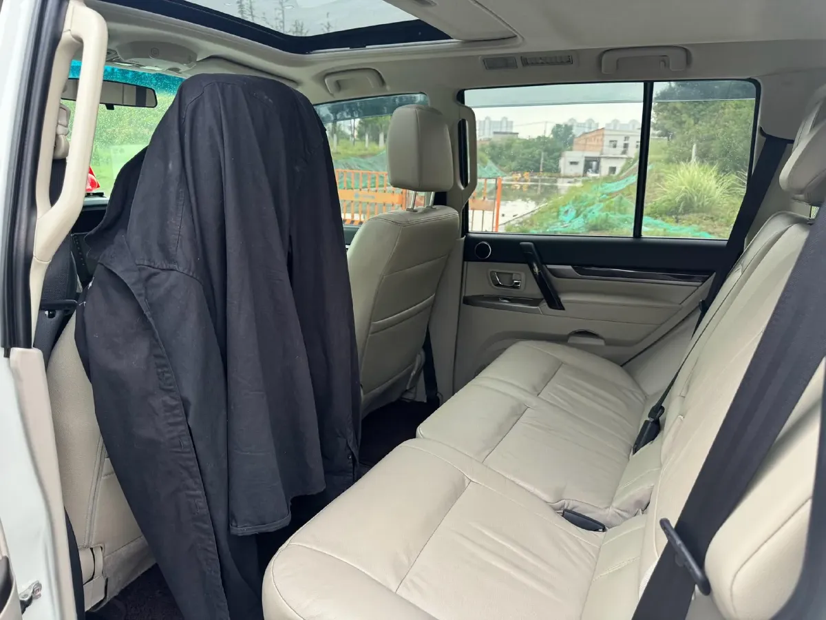 2018 Mitsubishi Pajero 3.0L 174HP V6 5AT,autocango,china used car exporter,china ev exporter,chinese used car exporter,chinese used ev exporter
