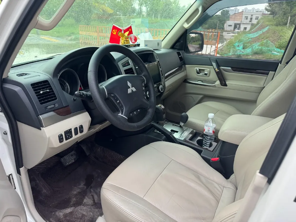 2018 Mitsubishi Pajero 3.0L 174HP V6 5AT,autocango,china used car exporter,china ev exporter,chinese used car exporter,chinese used ev exporter